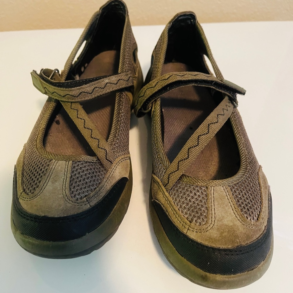 Lands’ End all terrain maryjane shoes - 8.5 Med (women’s)
